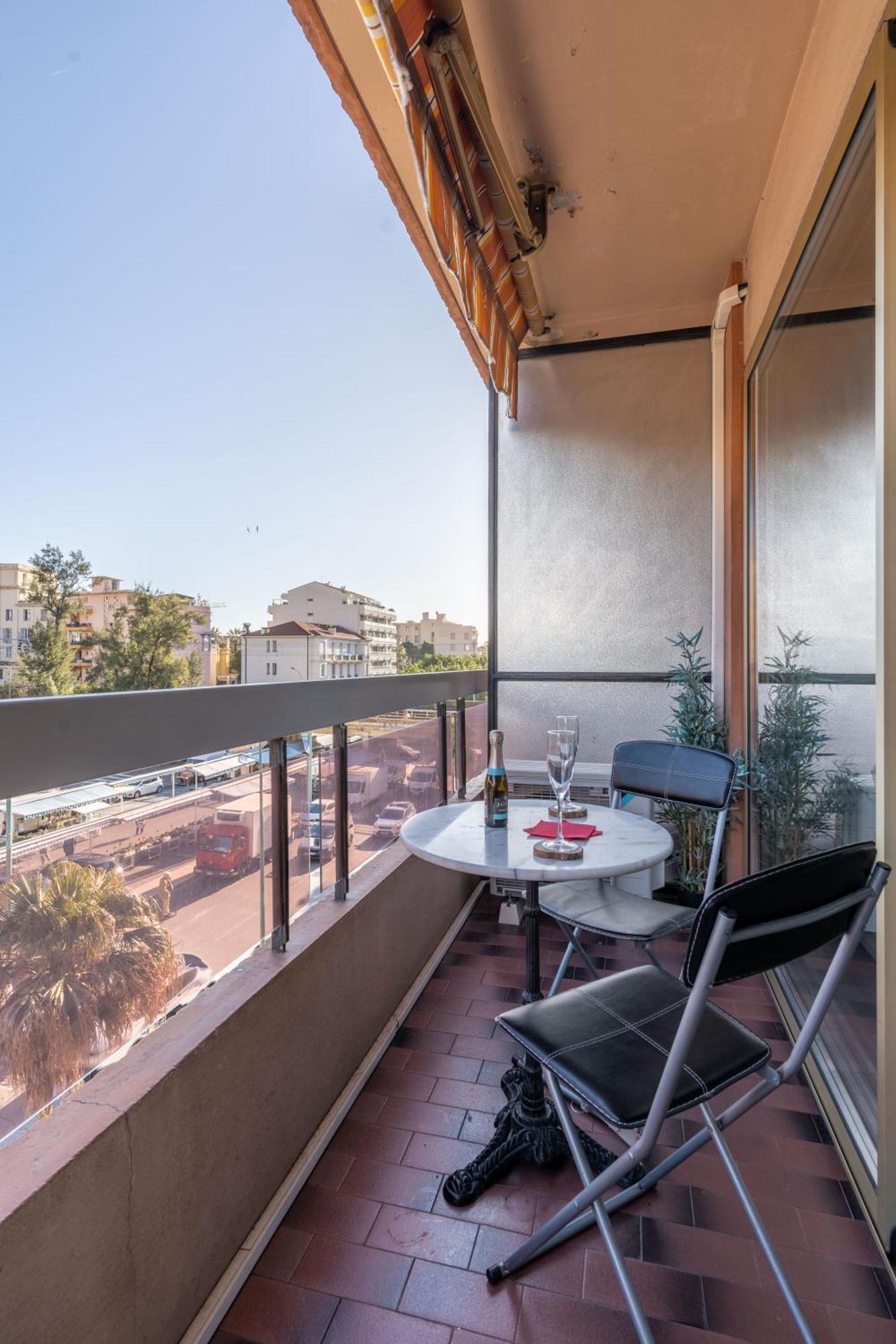 Fabuleux 2 Personnes Au Coeur De Menton, Climatise Et Proche Gares Routiere Et Sncf Apartment